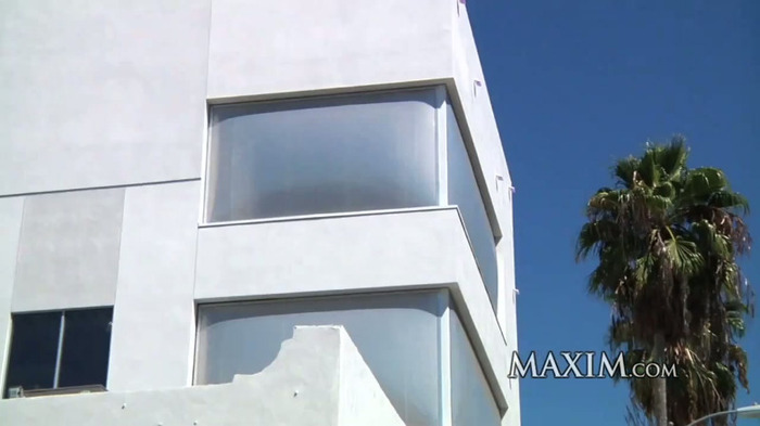 Maxim Exclusive Avril Lavigne - 2010 November Cover Shoot 063