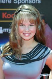 Debby Ryan seducatoare