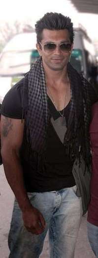 karan-singh-grover-x-x-x-x_629890e3252f3c