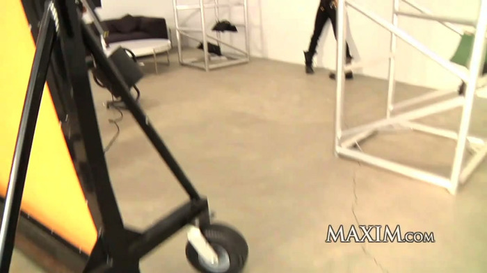 Maxim Exclusive Avril Lavigne - 2010 November Cover Shoot 182 - Maxim Exclusive Avril Lavigne - November - Cover shoot