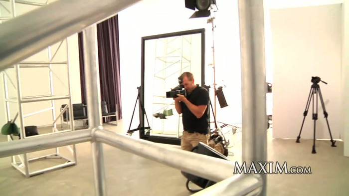 Maxim Exclusive Avril Lavigne - 2010 November Cover Shoot 197 - Maxim Exclusive Avril Lavigne - November - Cover shoot