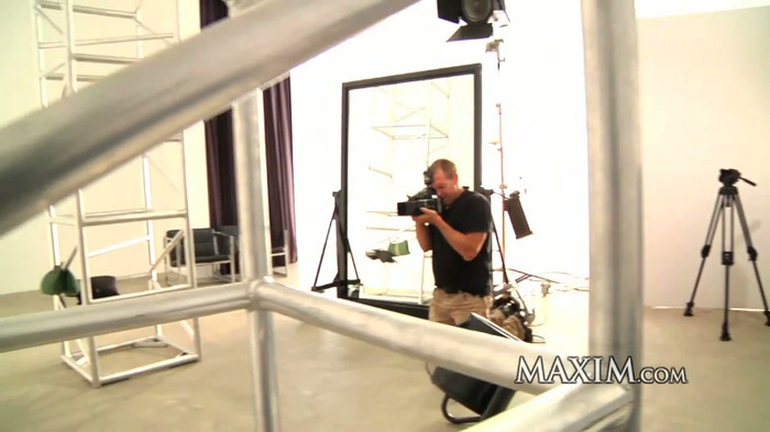 Maxim Exclusive Avril Lavigne - 2010 November Cover Shoot 198 - Maxim Exclusive Avril Lavigne - November - Cover shoot