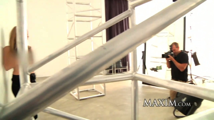 Maxim Exclusive Avril Lavigne - 2010 November Cover Shoot 202 - Maxim Exclusive Avril Lavigne - November - Cover shoot