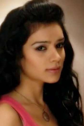 sukirti-kandpal_29fd2f095c36b2 - sukirtikhandapal