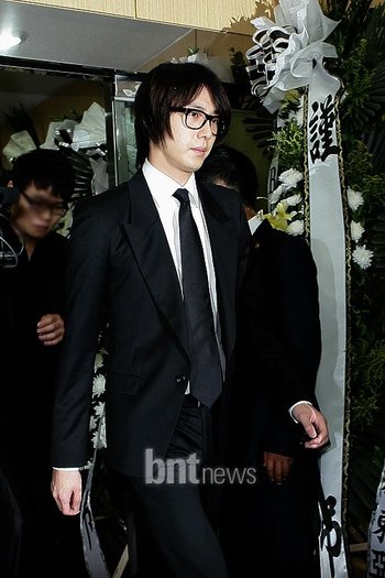 4c2b3d987d5a6 - a---jung il woo---a