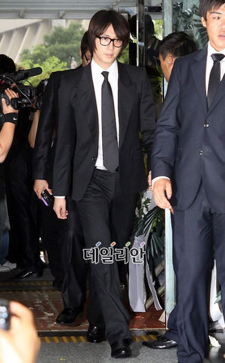 4c2b3e5a0c7ac - a---jung il woo---a