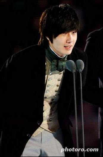 4c353f870e823 - a---jung il woo---a