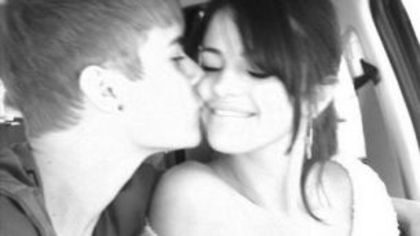 afla-ce-i-a-daruit-justin-bieber-iubitei-lui-selena-gomez-de-ziua-ei_1_size1 - Jelena-Lov3