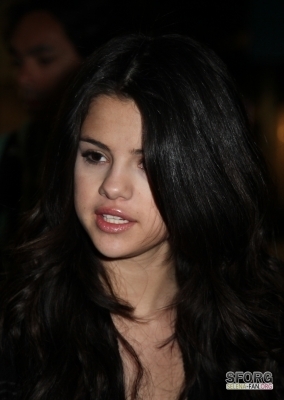 42839835_LRCJDKENC - selena gomez