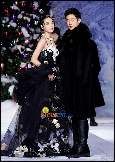 10998561 - a---park shi hoo---a