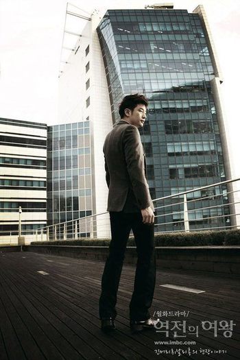 16288017162179954088015 - a---park shi hoo---a