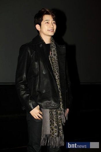 16909418128873524085315 - a---park shi hoo---a