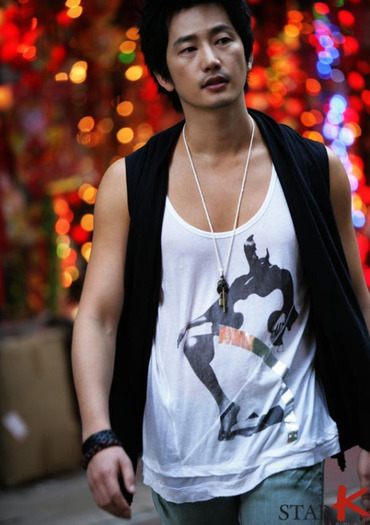 f9832 - a---park shi hoo---a