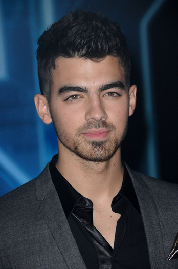 Pleaca de aici Taylor...