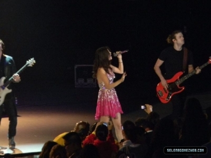 normal_selena-gomez-002 - xX_Concert At The O C Fair