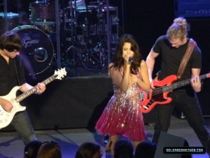 normal_selena-gomez-007 - xX_Concert At The O C Fair