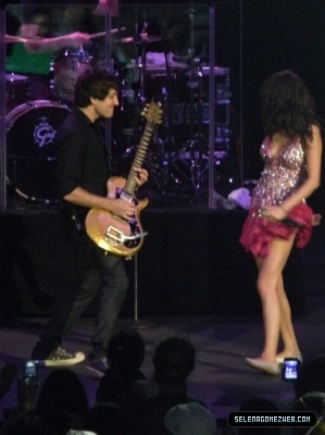 normal_selena-gomez-011 - xX_Concert At The O C Fair