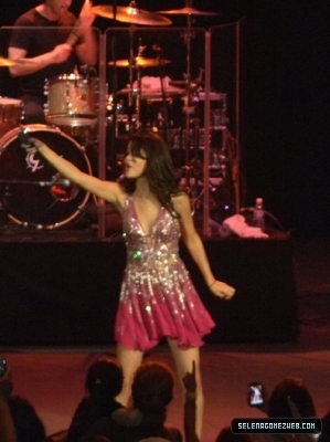 normal_selena-gomez-024