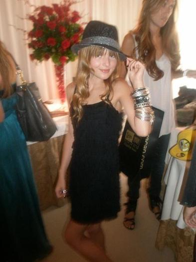 Bella_Thorne_1259504218_4 - xxBella Thornexx