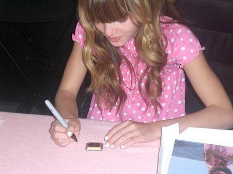 Bella_Thorne_1259504233_3 - xxBella Thornexx