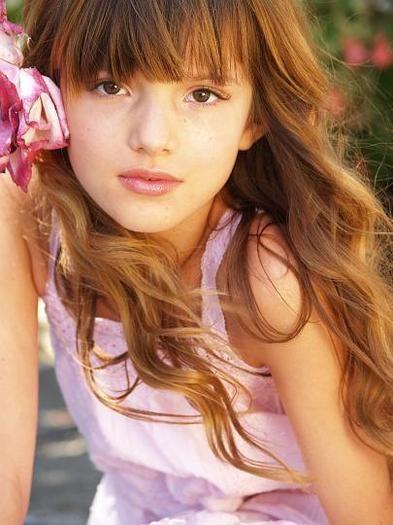 Bella_Thorne_1259504690_3