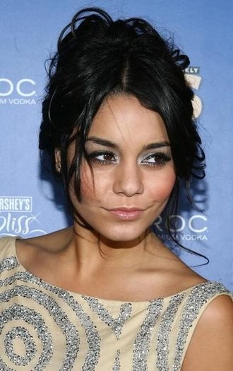 Vanessa_Hudgens_1248207081_3