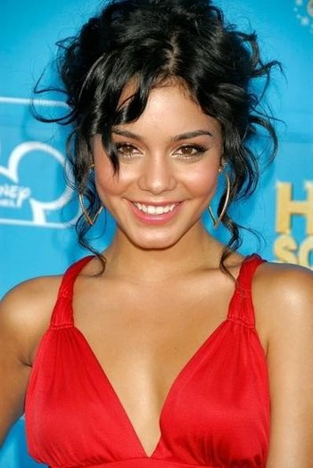 Vanessa_Hudgens_1248207095_3