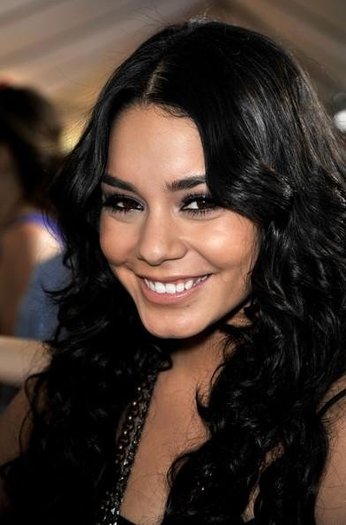 Vanessa_Hudgens_1248208450_0