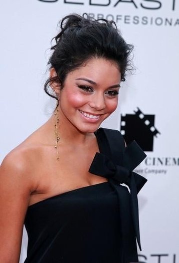 Vanessa_Hudgens_1248208996_3