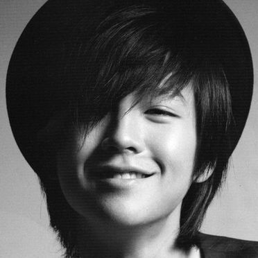 9.  Jang Geun Suk (Hong Gil Dong)