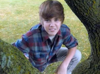 Justin+Bieber+__in_a_tree_by_BlueEyedZeldaFr - Justin Bieber