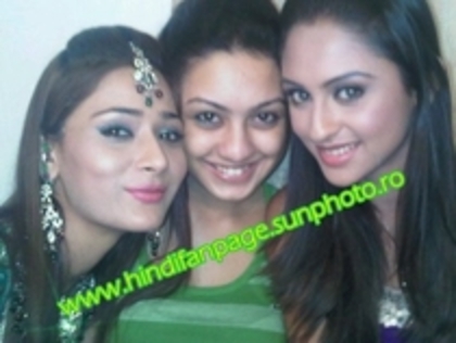 39844090_FKWFTRNHK - Sara Khan