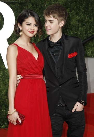 Selena-Gomez-Justin-Bieber-Red-Carpet-Debut