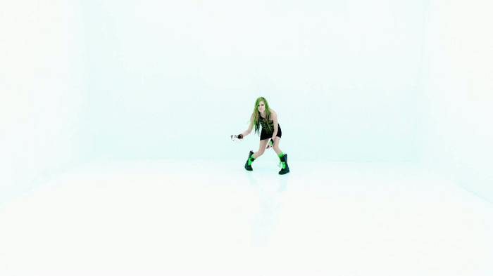Avril Lavigne - Smile 0005 - Avril - Lavigne - Smile - Official - Music - Video - Caps - Paart 1