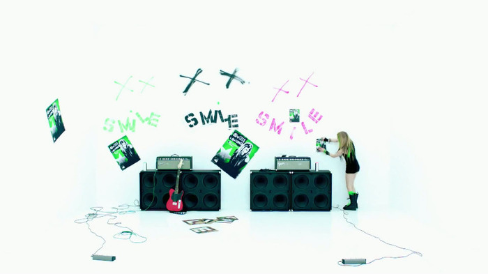 Avril Lavigne - Smile 0020 - Avril - Lavigne - Smile - Official - Music - Video - Caps - Paart 1