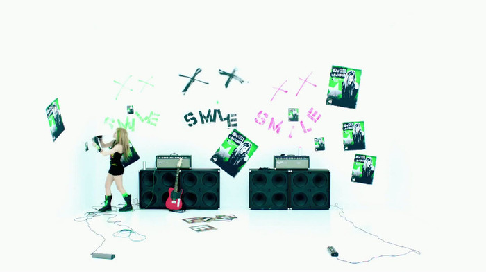 Avril Lavigne - Smile 0026 - Avril - Lavigne - Smile - Official - Music - Video - Caps - Paart 1