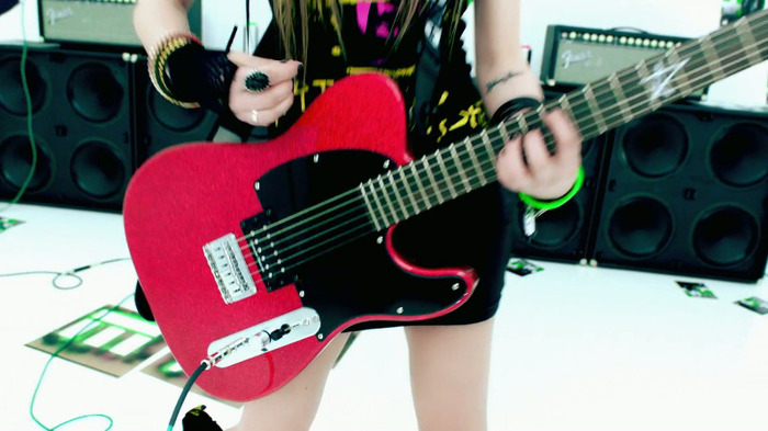 Avril Lavigne - Smile 0036 - Avril - Lavigne - Smile - Official - Music - Video - Caps - Paart 1