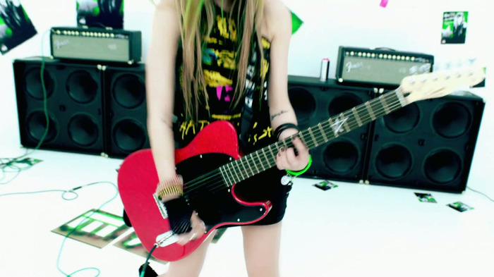 Avril Lavigne - Smile 0037 - Avril - Lavigne - Smile - Official - Music - Video - Caps - Paart 1