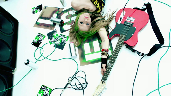 Avril Lavigne - Smile 0040