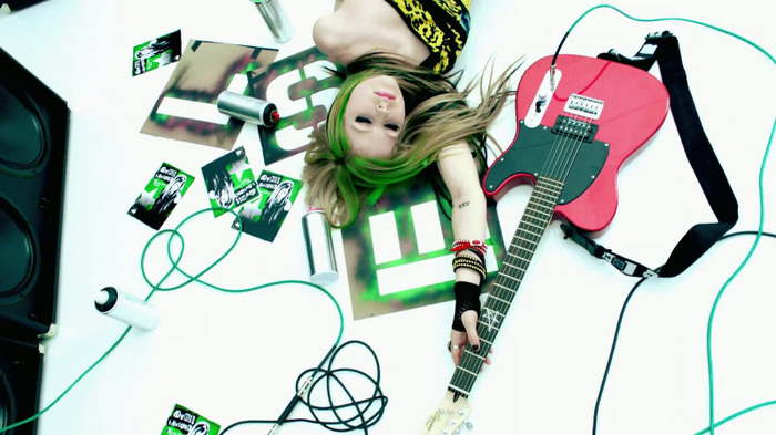 Avril Lavigne - Smile 0041