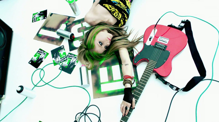Avril Lavigne - Smile 0043