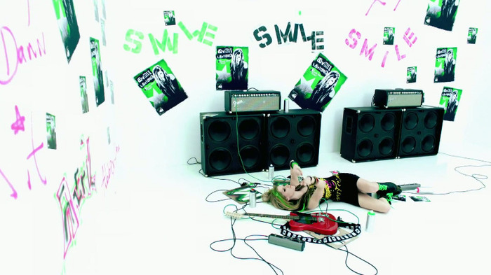 Avril Lavigne - Smile 0054