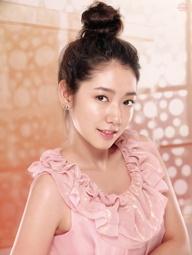 735 - Park Shin Hye - cateva poze