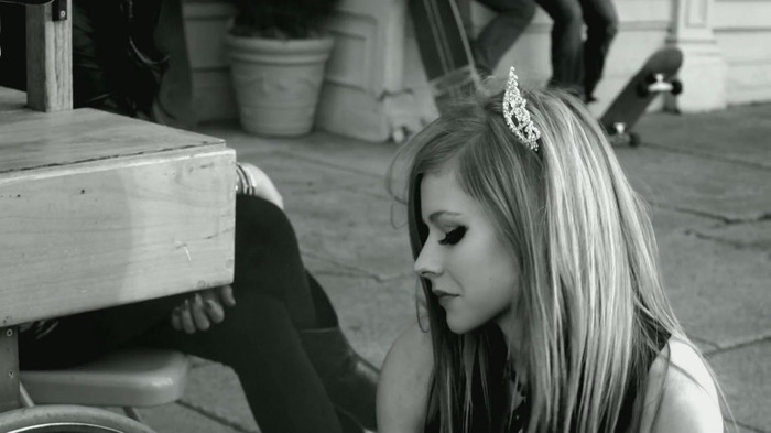 Avril Lavigne - Smile 0474