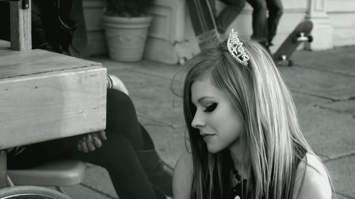 Avril Lavigne - Smile 0475