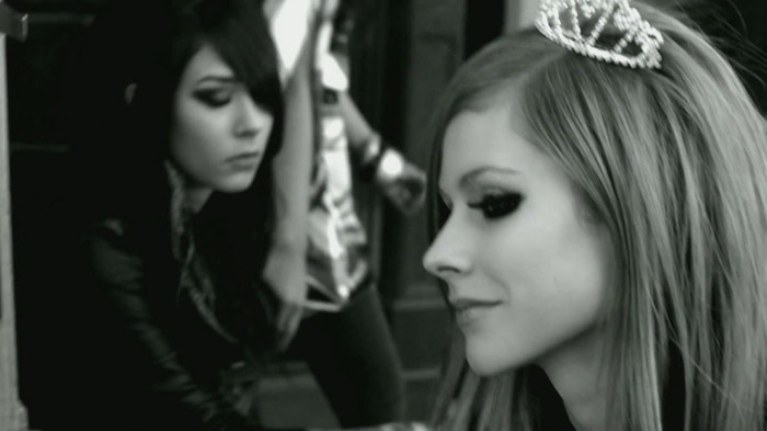 Avril Lavigne - Smile 0476