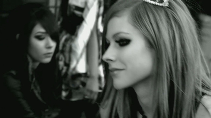 Avril Lavigne - Smile 0477