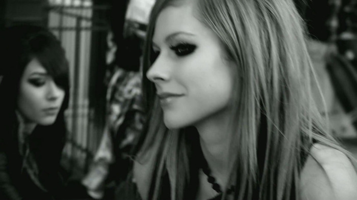 Avril Lavigne - Smile 0478
