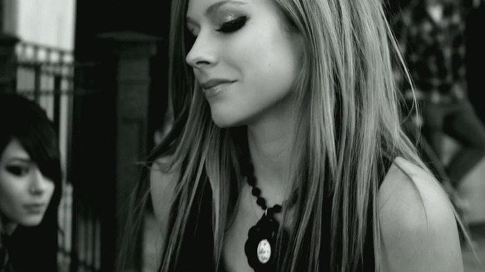 Avril Lavigne - Smile 0480