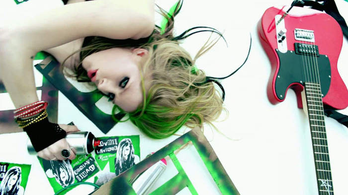 Avril Lavigne - Smile 0495 - Avril - Lavigne - Smile - Official - Music - Video - Caps - Paart 1